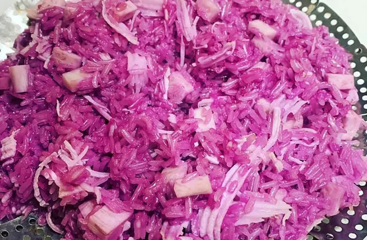 7. Cách nấu xôi lá cẩm khoai môn