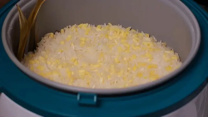 Hướng Dẫn Chi Tiết Cách Nấu Xôi Bằng Xửng Hấp Nồi Cơm Điện