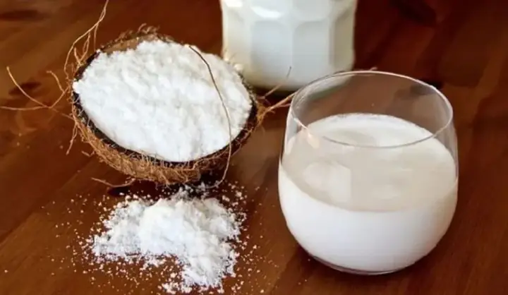 Làm nước cốt dừa cho món xôi bắp