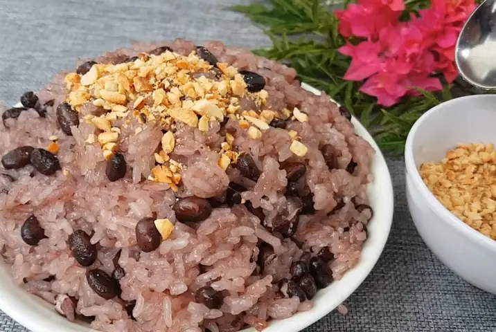 7. Bước 7: Đong xôi ra đĩa và thưởng thức 7. Bước 7: Đong xôi ra đĩa và thưởng thức