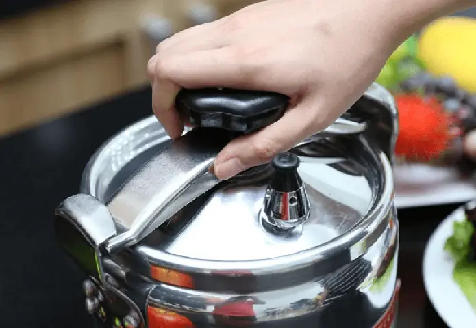 Cách Nấu Xôi Gấc Bằng Nồi Áp Suất Thơm Ngon, Dẻo Mịn Tại Nhà