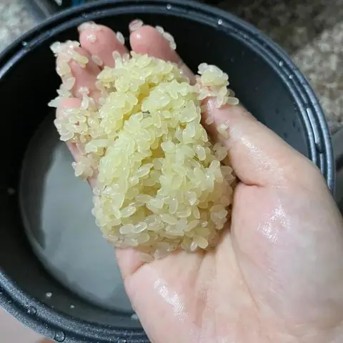 Cách Nấu Xôi Khẩu Hang: Bí Quyết Đồ Xôi Thơm Dẻo, Chuẩn Vị Cốm Non