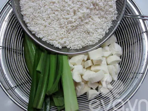 Cách Nấu Xôi Khoai Mì Dẻo Thơm Chuẩn Vị Tại Nhà