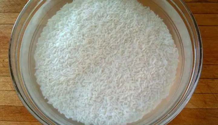 2. Thực hiện cách nấu xôi khúc bằng nồi cơm điện qua các bước