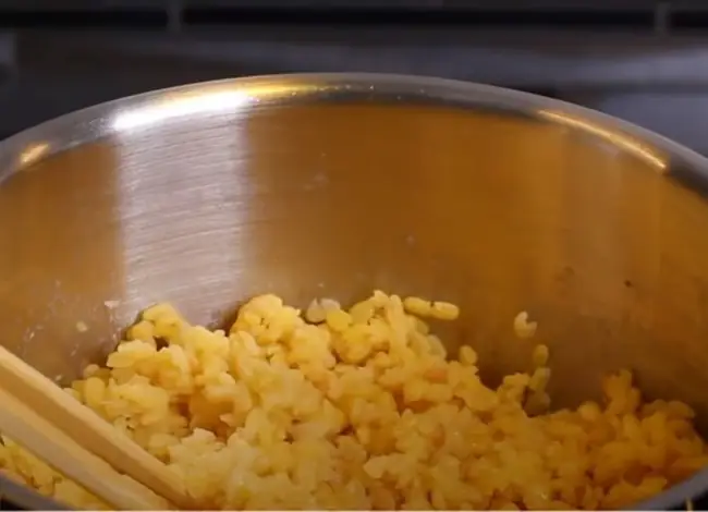 Bước 1: Cách làm nhân bánh khúc