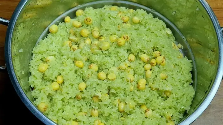 Các bước nấu xôi hạt sen lá dứa