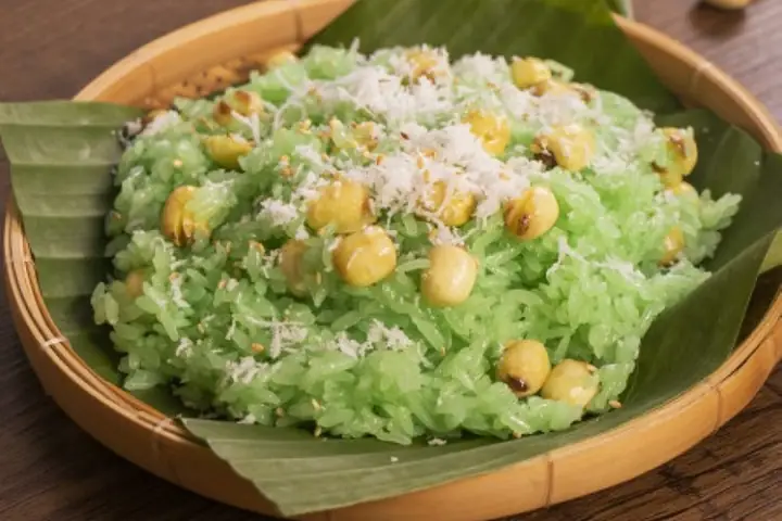 Đôi điều lưu ý khi làm xôi lá dứa hạt sen