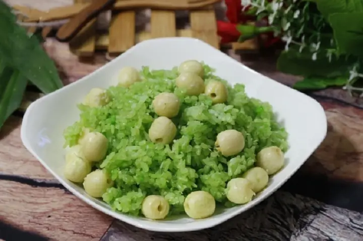 Các bước nấu xôi hạt sen lá dứa