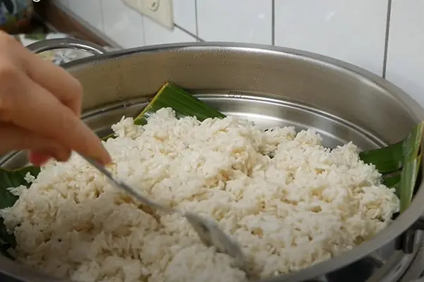 Sơ chế nếp và nấu xôi mặn Sơ chế nếp và nấu xôi mặn