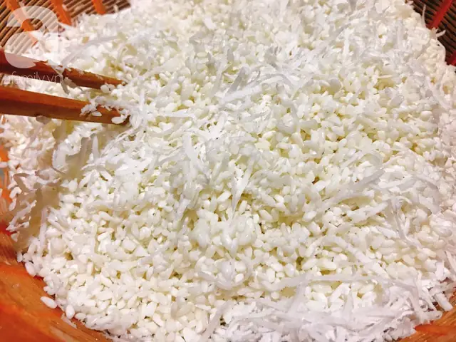 Cách Nấu Xôi Sắn Dừa Thơm Ngon Dẻo Mềm Chuẩn Vị Tại Nhà