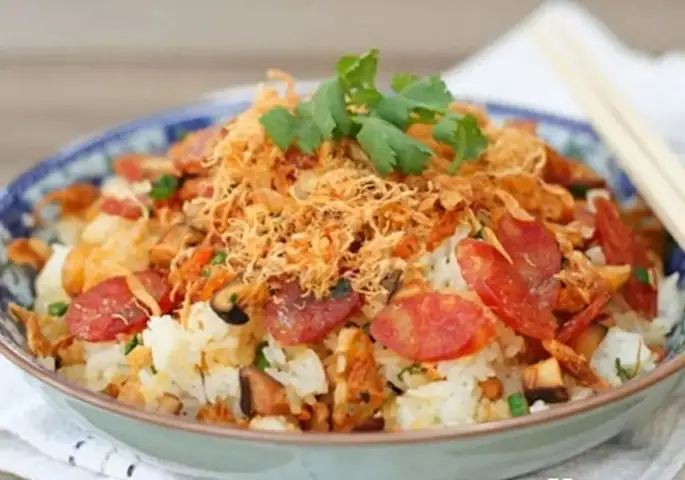 Hướng Dẫn Từng Bước Nấu Xôi Thịt Heo Ngon Đơn Giản