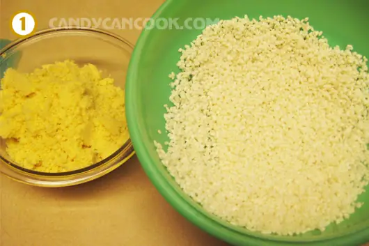 Chuẩn bị đậu xanh và gạo nếp để nấu xôi vò Chuẩn bị đậu xanh và gạo nếp để nấu xôi vò
