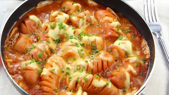 Cách Nấu Xúc Xích Ngon Chuẩn Vị Với Canh Kim Chi Hàn Quốc