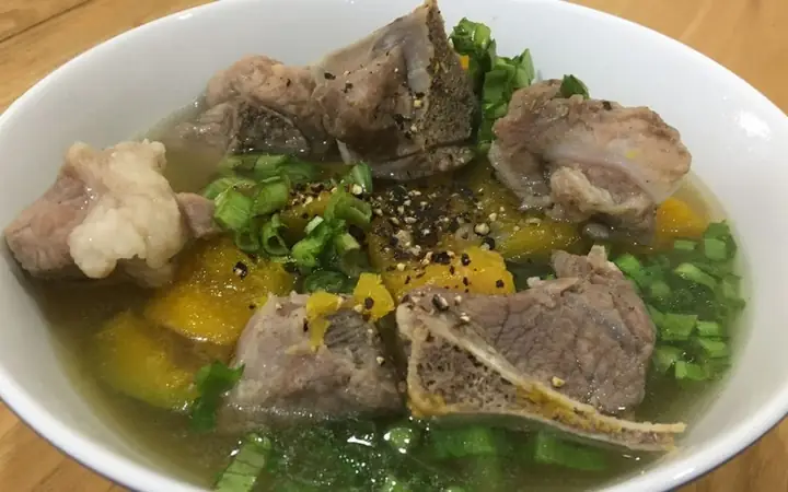 1.2. Hướng dẫn nấu canh xương bò hầm bí đỏ 1.2. Hướng dẫn nấu canh xương bò hầm bí đỏ