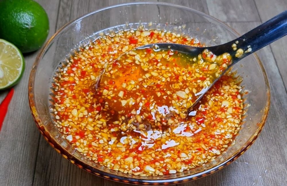 Cách pha nước trộn gỏi ngó sen tai heo tôm thịt chua ngọt hấp dẫn