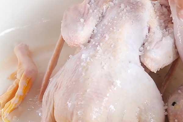 Cách sơ chế và khử mùi hôi thịt vịt bằng muối, gừng và rượu hiệu quả