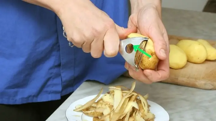 Cách Thái Khoai Tây Nấu Canh: Kỹ Thuật Chuẩn Cho Món Ngon