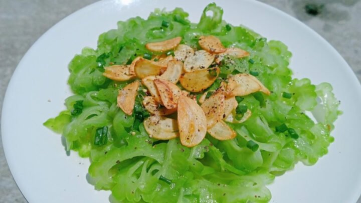 Cách Xào Mướp Đắng với tỏi