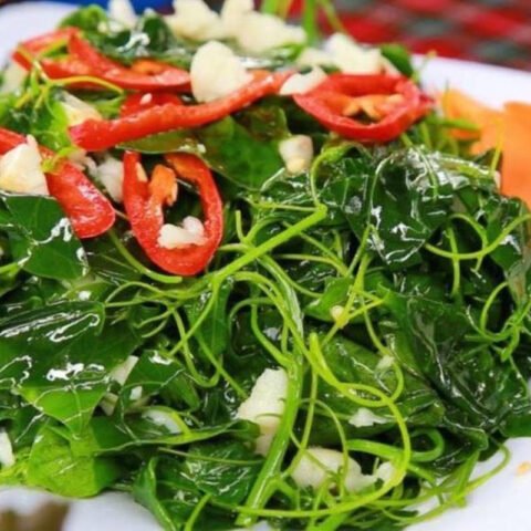 Cách xào rau bò khai với tỏi thơm lừng