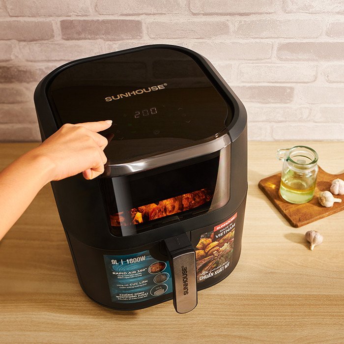 Cài đặt nồi ở nhiệt độ 200 độ C trong 5 phút cho lần nướng đầu tiên