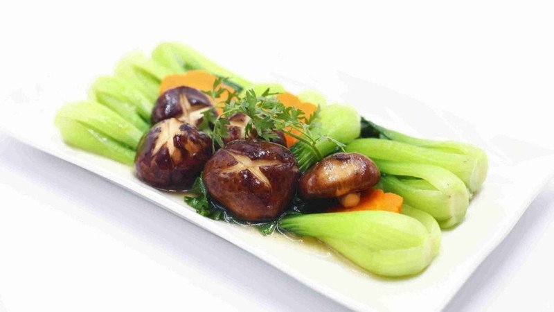 Cải thìa xào nấm đông cô bổ dưỡng