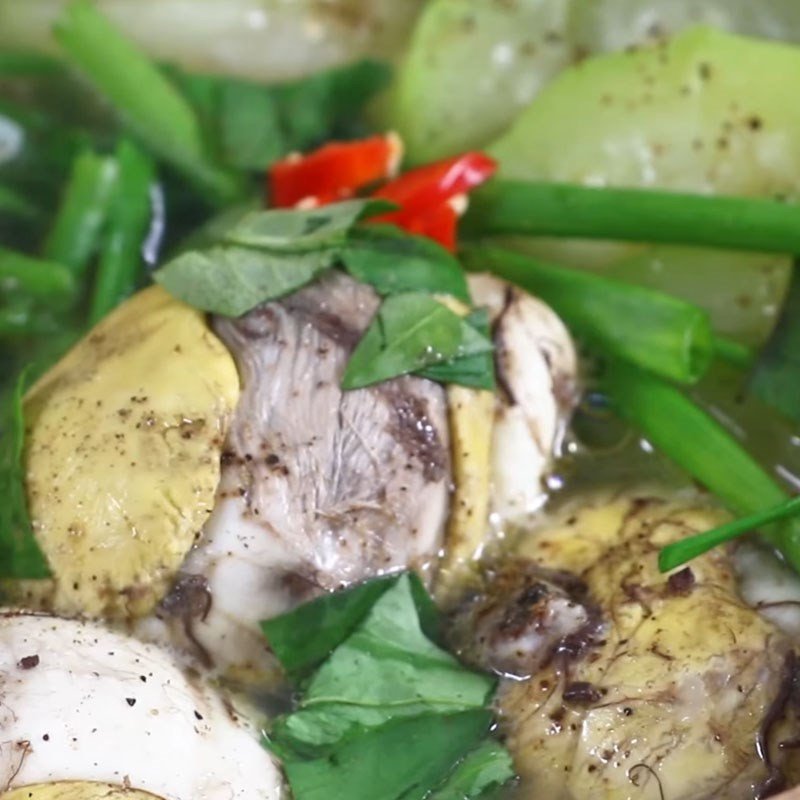 Canh bầu trứng vịt lộn mồng tơi