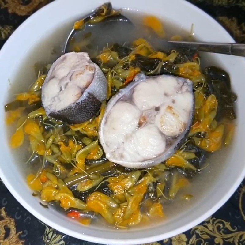 Canh chua cá bớp hoa điên điển hấp dẫn