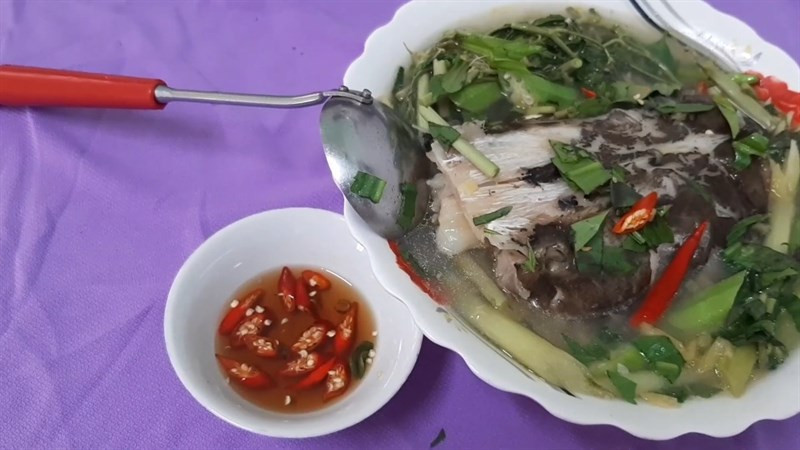 Canh chua cá lăng rau nhút chuẩn vị miền Tây