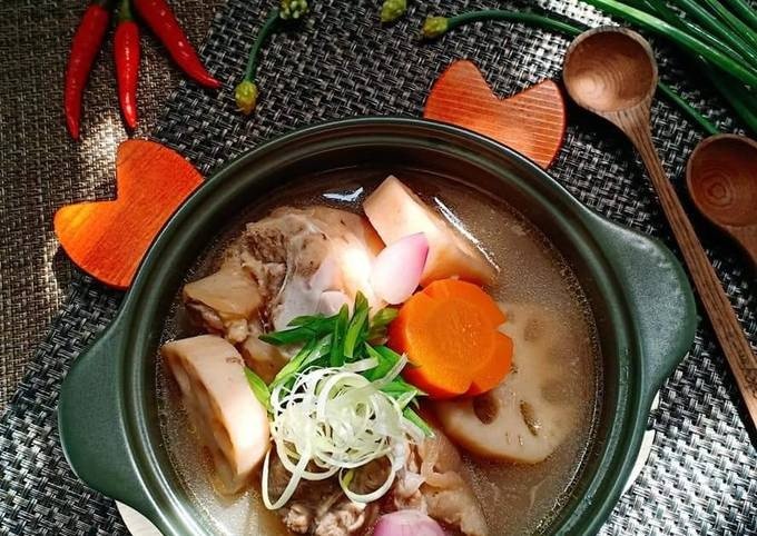 Canh củ sen giò heo