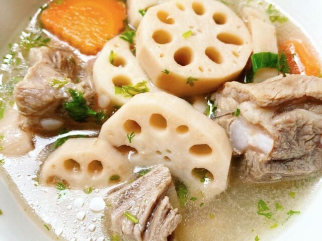 Canh củ sen ngô ngọt hầm sườn heo