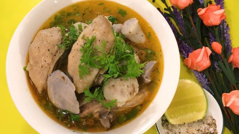 Canh gà khoai sọ bùi béo, đậm đà hương vị truyền thống