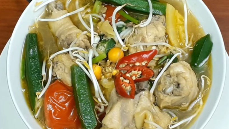 Canh gà nấu chua ngọt dịu, kích thích vị giác