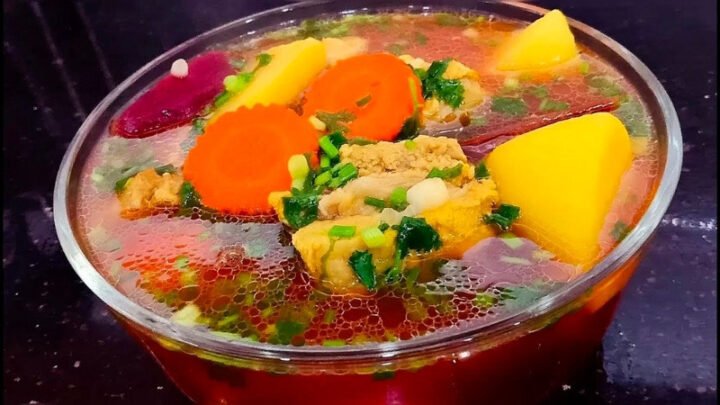 Canh gà rau củ nóng hổi, bổ dưỡng