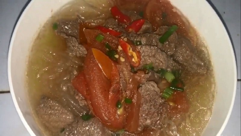 Cách nấu miến cà chua ngon thanh mát, chua nhẹ dễ ăn tại nhà 2 Chuẩn bị nguyên liệu làm miến cà chua