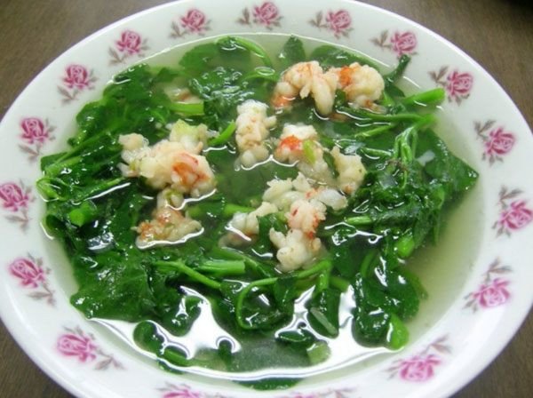 Canh mồng tơi nấu tôm tươi đơn giản, thanh mát và có vị ngọt thanh của tôm.