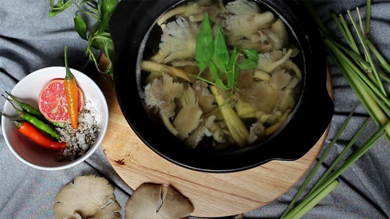 Canh nấm bào ngư chay bổ dưỡng