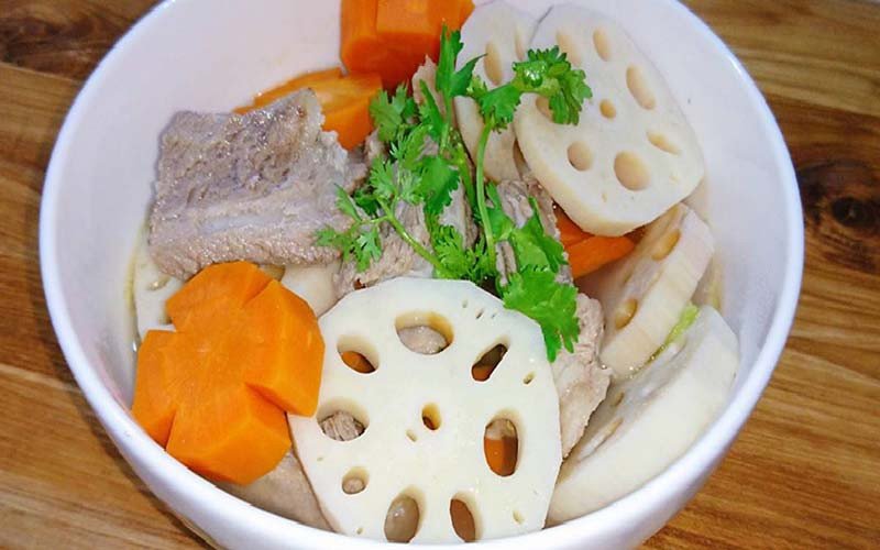 Canh sườn hầm củ sen thanh mát
