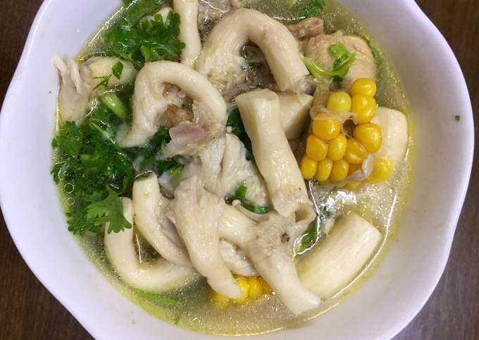 Canh thịt gà nấu bắp ngọt thanh, món ăn dặm hấp dẫn cho trẻ