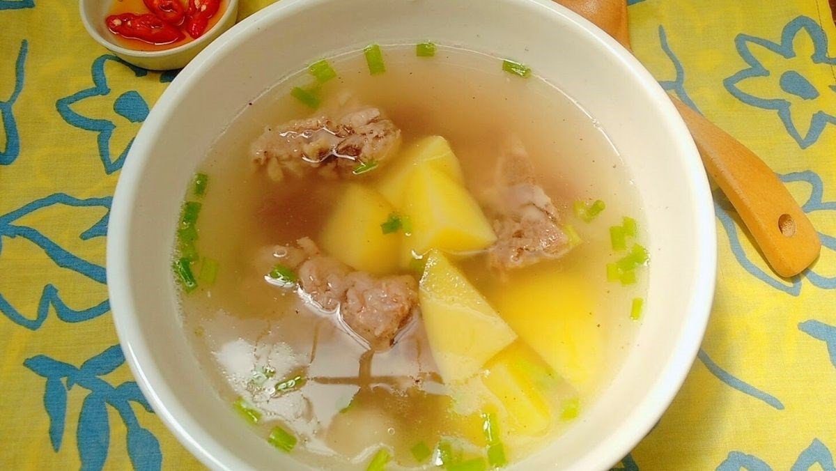 Canh xương khoai tây đậu đỏ hấp dẫn