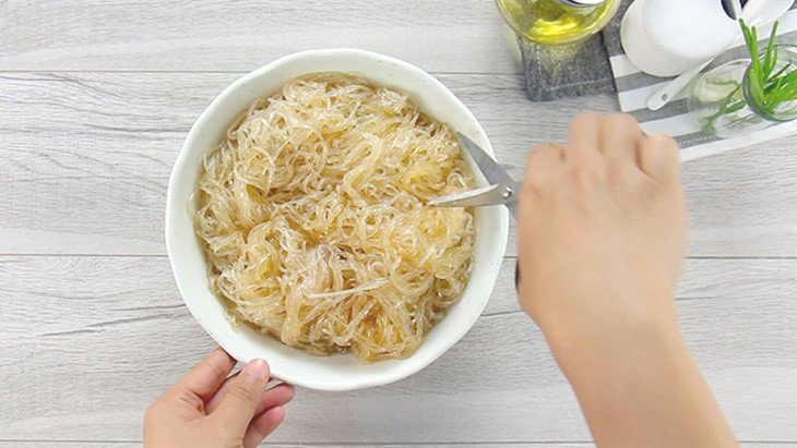 Cắt miến kích thước vừa ăn