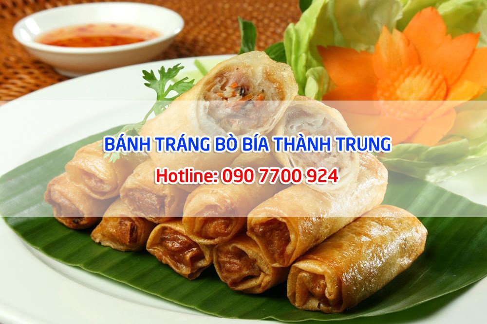 Chả giò thịt heo khoai môn chiên vàng ruộm, thơm lừng.