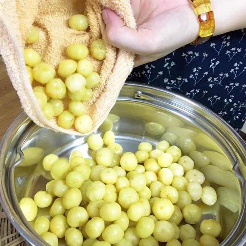 Chà mềm và trụng chùm ruột