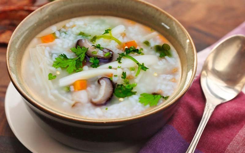 Cháo bò đậu xanh giàu protein và chất xơ