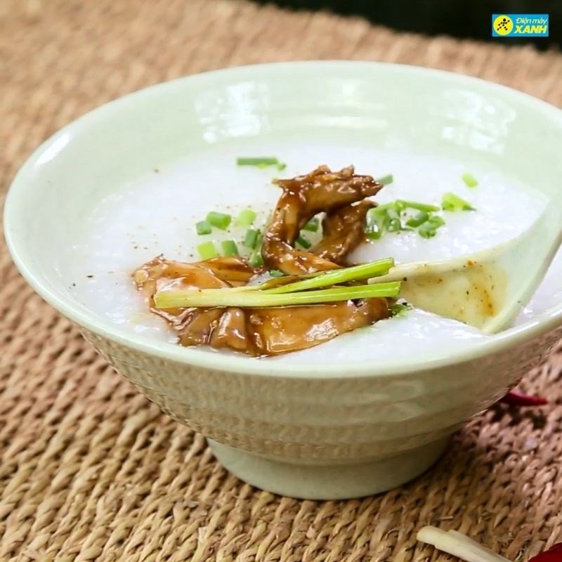 Cháo ếch Singapore nóng hổi với thịt ếch kho cay nồng