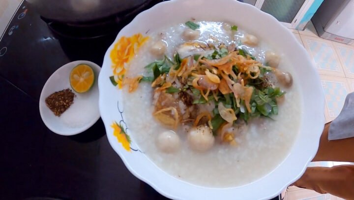 Cháo hột vịt lộn nóng hổi hấp dẫn