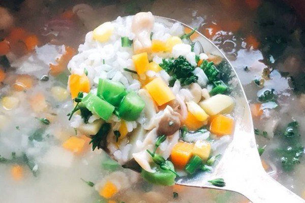 Cháo thịt bằm rau củ đầy màu sắc, tốt cho sức khỏe cả gia đình