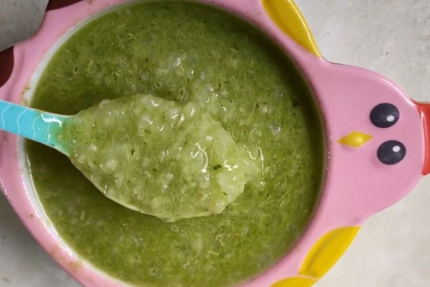 Cháo thịt bò rau mồng tơi cho bé