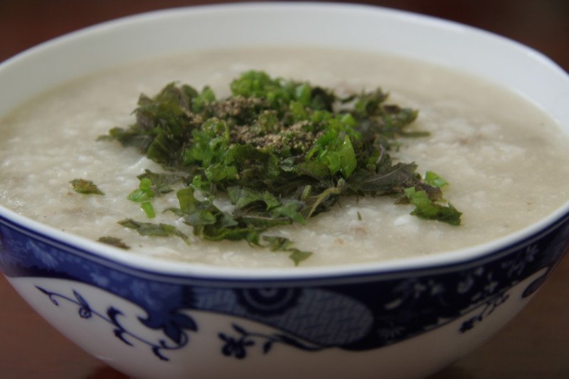 Cháo tía tô là một cách nấu cháo giải cảm cho người lớn hiệu quả