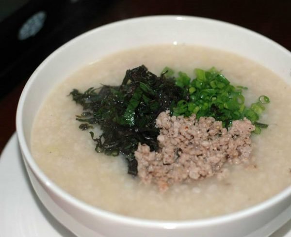 Cháo tía tô thịt heo giúp hạ sốt hiệu quả