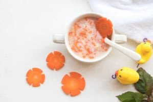 Cháo tôm cà rốt bổ mắt và giàu vitamin cho bé